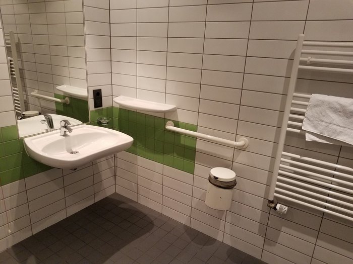 JUGENDHERBERGE DUISBURG SPORTPARK HOSTEL ab 75€ (1̶7̶0̶€̶)