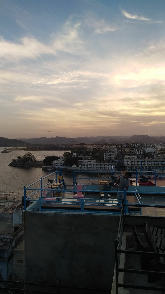 trip in hostel udaipur contact number