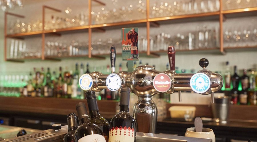 https://delabourse.nl/menukaart Bar