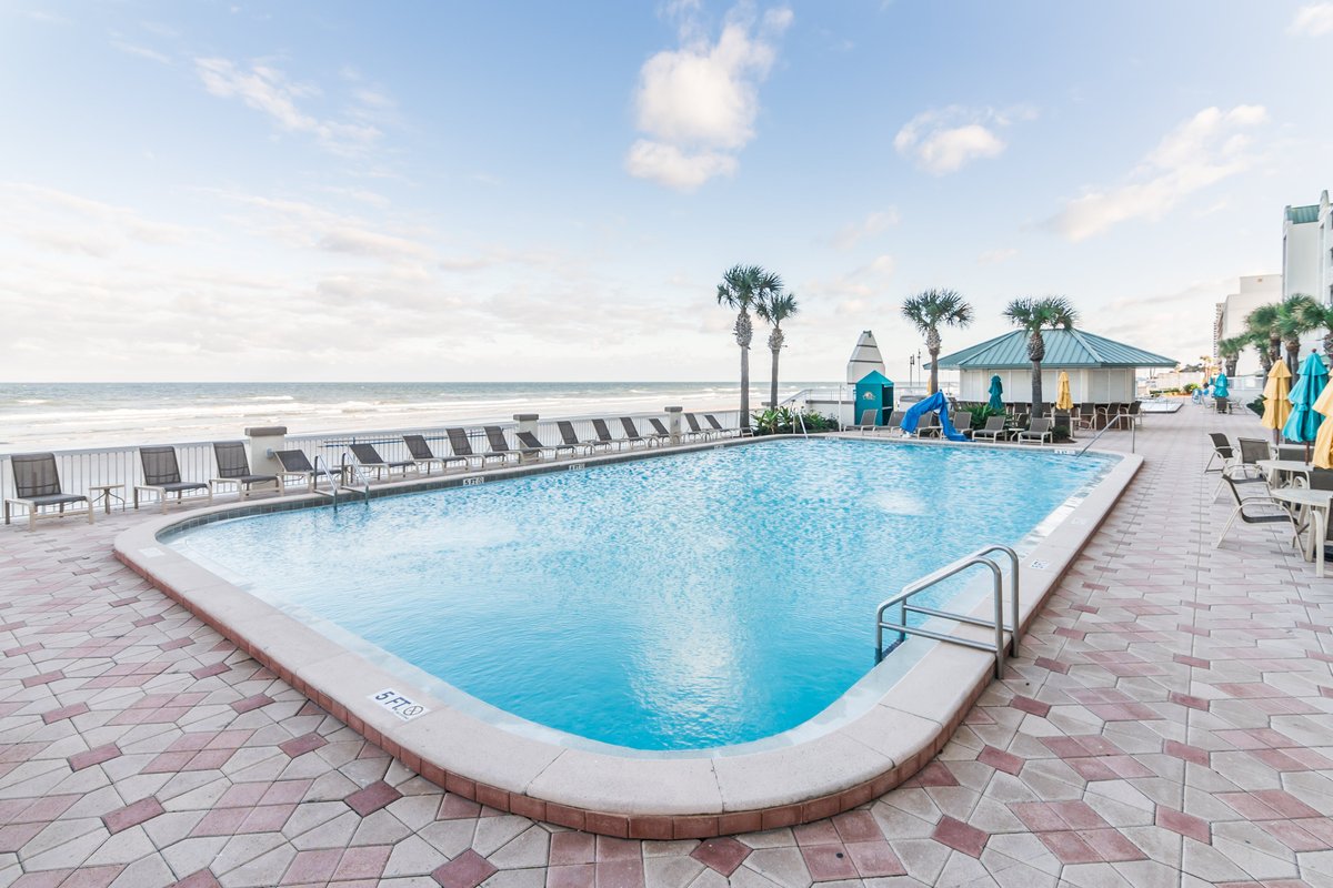 Daytona Beach Resort & Conference Center Pool: Pictures & Reviews ...