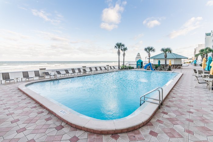 Daytona Beach Resort & Conference Center Pool: Pictures & Reviews 