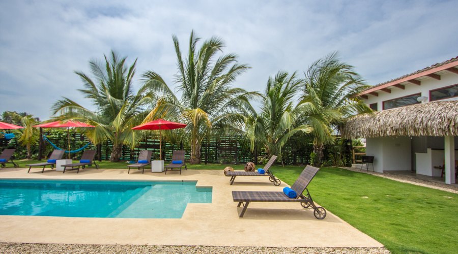 Nuestra piscina siempre te espera para que disfrutes, tanto en el dia como en la noche cuando el cielo se pinta de estrellas y  el agua esta con una temperatura ideal por el sol del dia !