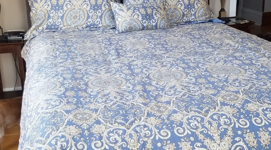 Sleigh bed