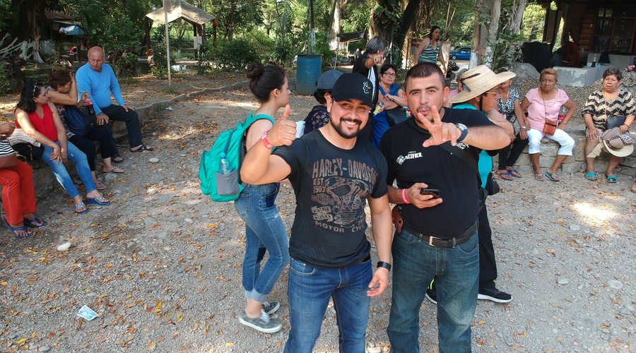 saludos de los bikers de michoacan desde la cascada de tamasopo