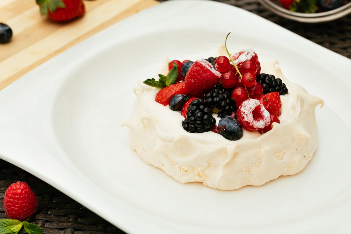 kiwiberry pavlova Pavlova recipe, Pavlova, Desserts