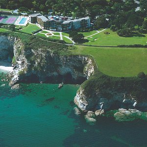 Situated in 250 acres of private grounds, spectacularly overlooking St Austell Bay with 86 bedrooms and spa and leisure facilities including outdoor pool and championship golf course