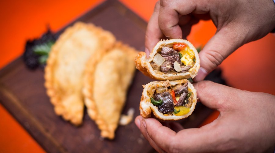 Empanada Cortada a Cuchillo