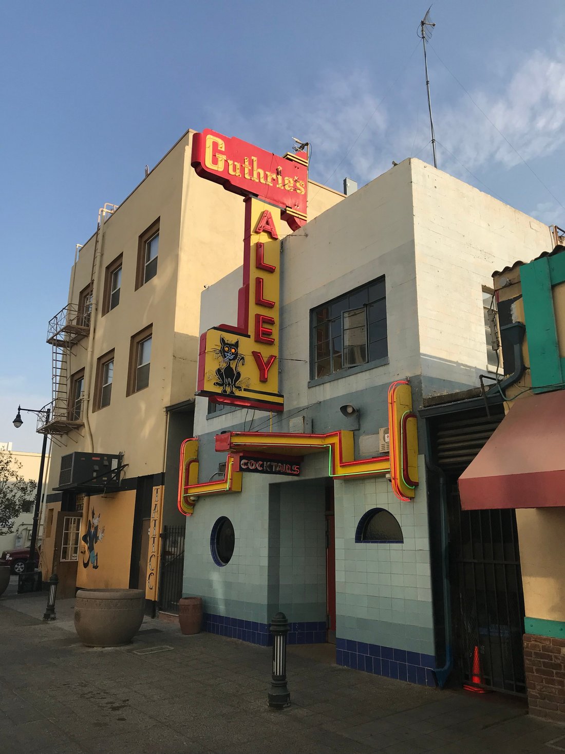 GUTHRIE'S ALLEY CAT, Bakersfield - Restaurant Reviews, Photos & Phone ...