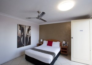 Room & Suite
