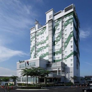 The hotel offers 238 spacious and comfort air-conditioning rooms comprising of Superior, Deluxe, Super Deluxe & Family Suite. Each contemporary furnished room comes with an ensuite bathroom.   On-site amenities at the hotel include gymnasium, bar, lounge, coffee house & multipurpose hall.