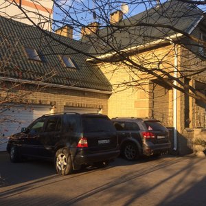 Охраняемая парковка