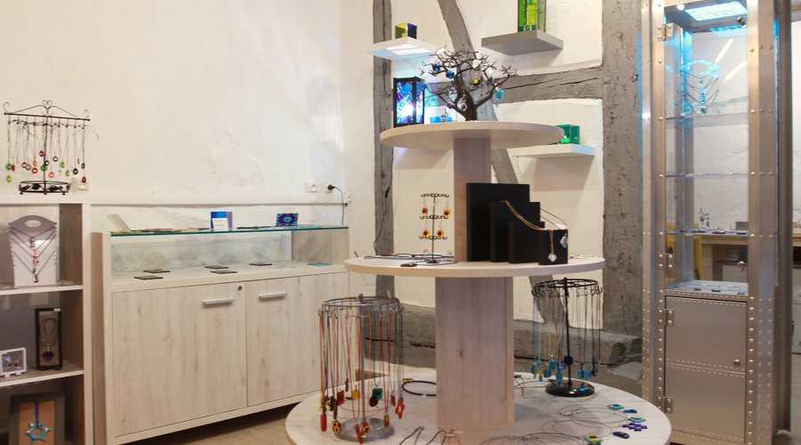 Côté boutique, derrière l'atelier