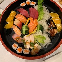 Sushi/sashimi combo -- very fresh!