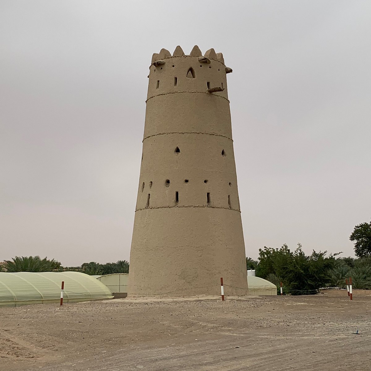 Башня ала. Крепость Аль Джахили. Башня Аль Тиджария. Аль-Айн ОАЭ. Башня Аль мальмука.