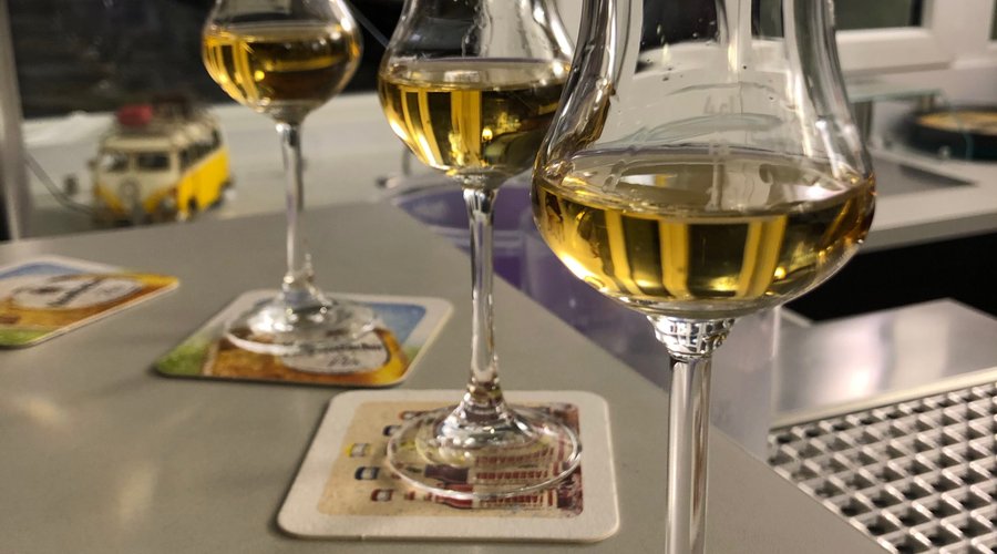 un petit digestif offert par le patron en fin de repas .