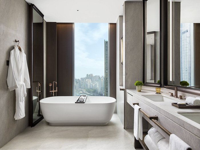 The St. Regis Hong Kong - St, Regis Suite and Metropolitan Suite Bathroom