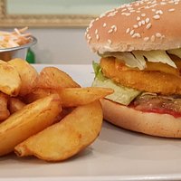 Le burger de poulet et la salade Thaï. 🤩