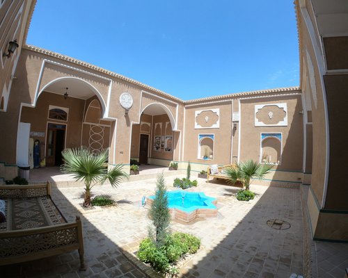 Negaar Varzaneh Traditional Guesthouse