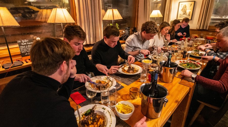 Our kitchen is open every day from 11am until 21h30pm, all dishes we serve are available for take away.