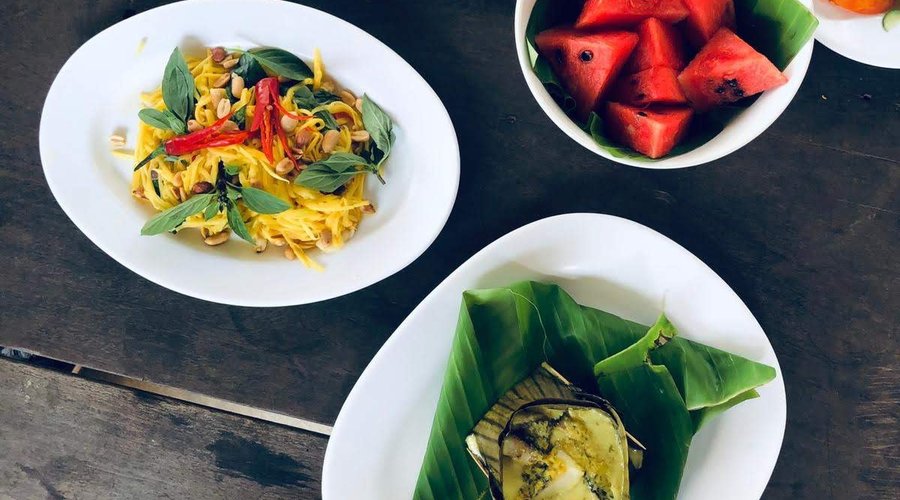 Amok and Mango salad