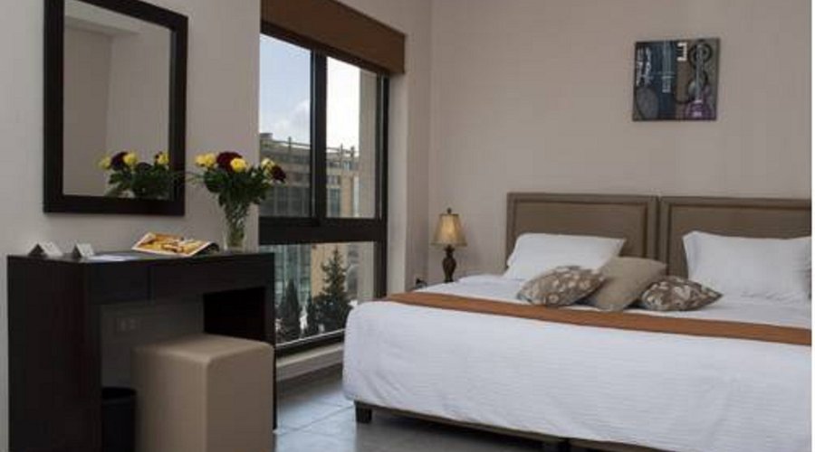 Lavish & Spacious
Celino offers 27 lavish and spacious suites equipped with individual climate control, flat screen TV, free wireless high-speed internet access as well as a kitchenette with refrigerator and oven.