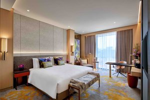 Room & Suite