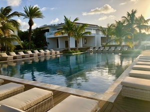 Pool & Beach