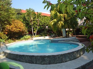 Novo Hotel & Suite in San Salvador, image may contain: Resort, Hotel, Villa, Backyard