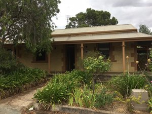 Walnut Cottage in Angaston