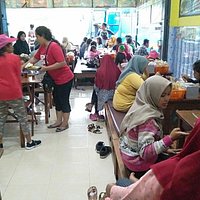 Makan siang di warung cak tono bisa untuk rombongan 08563575436