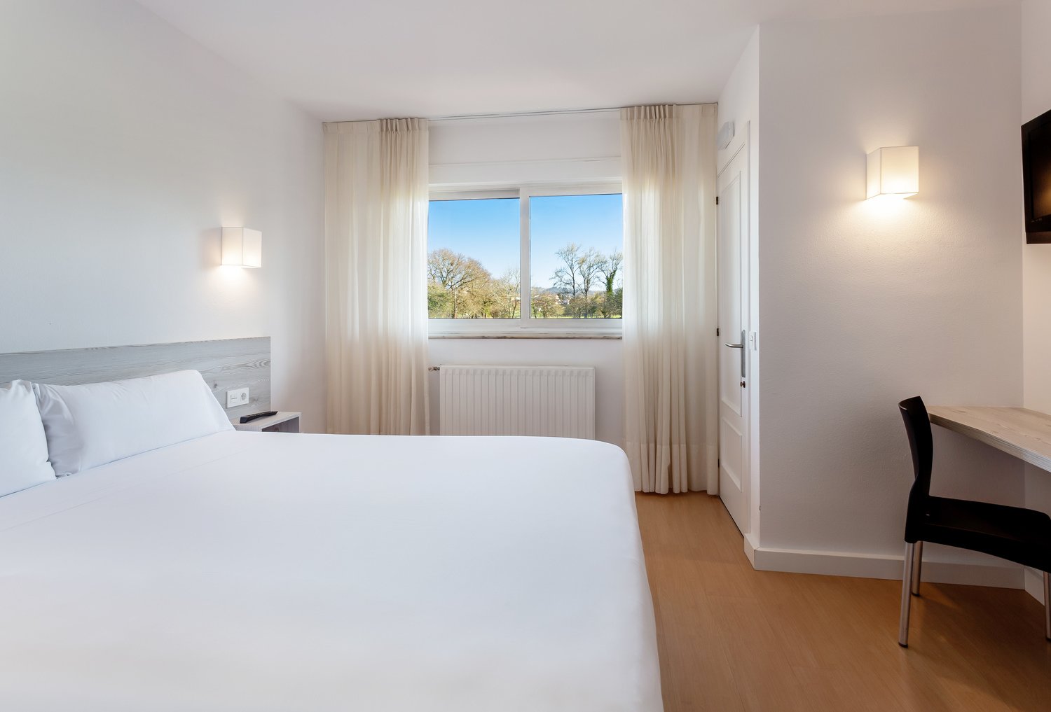 B&B HOTEL OVIEDO - Prices & Reviews (Spain/Viella, Siero Municipality)