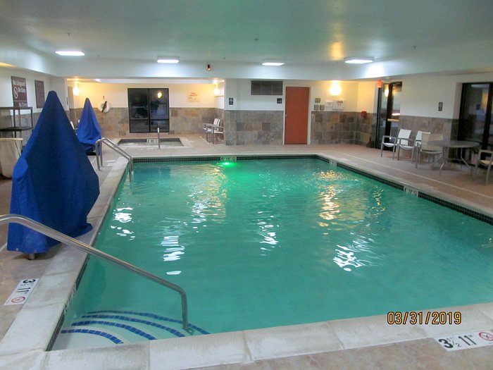 Hampton Inn Detroit/Utica Shelby Township Pool Pictures & Reviews