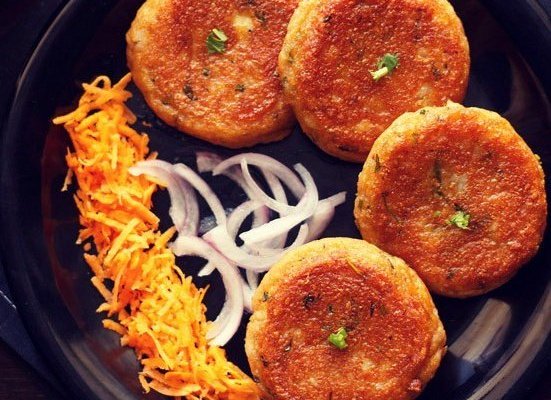 Small cutlets made out of boiled potatoes and various curry spices