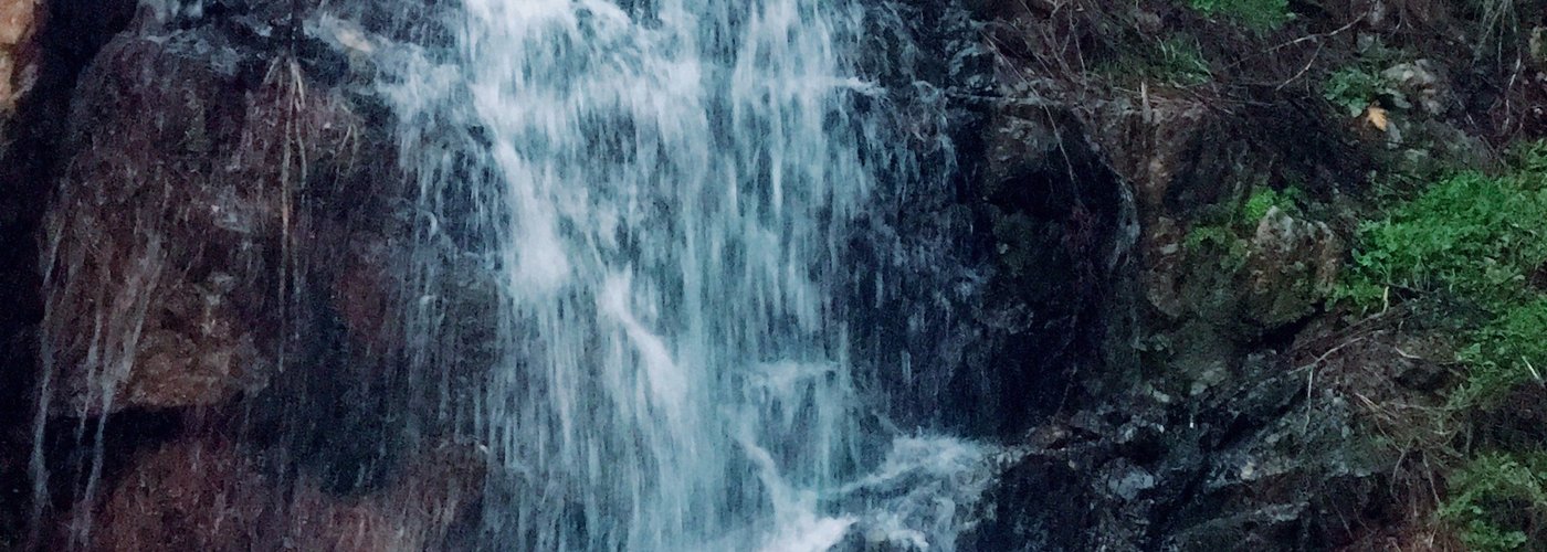 EN EL MES DE OCTUBRE ENCONTRE ESTA HERMOSA CASCADA