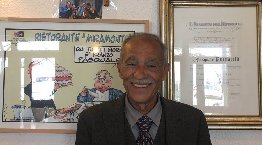 Ottimi ravioli alla ricotta e ottimi gli arrosti  Il sig Pasquale figura storica del ristorante ti accoglie con il sorriso e un po’ d ironia.  Locale casalingo con calda atmosfera