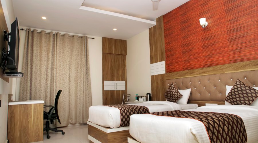 EXECUTIVE ROOM