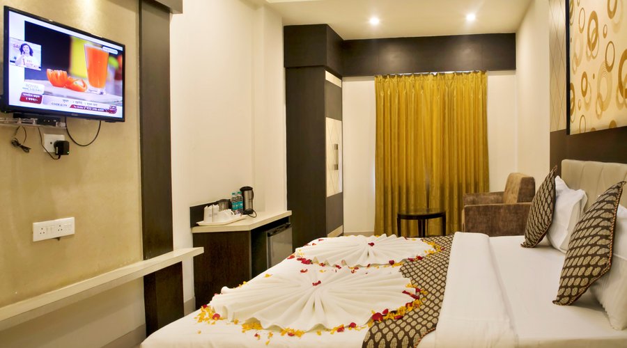 EXECUTIVE ROOM