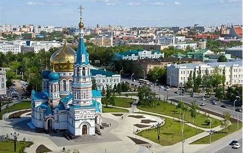 dit is een van de mooiste plek van Omsk , vele kleurige gebouwen, moderne winkelstraten gezellig overdekt winkelcentrum waar je lekker en goedkoop kan eten  .echt een stad met veel cultuur en historie