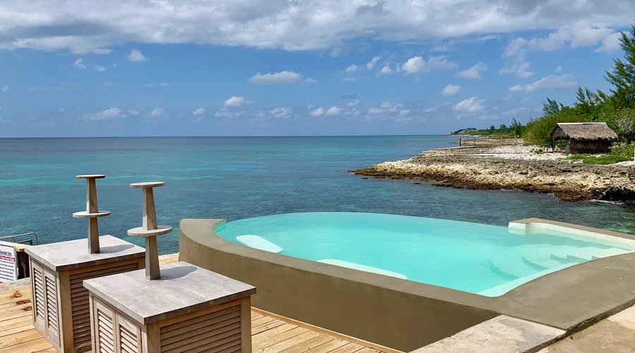 New SwimUp Bar and Infinity Edge Pool