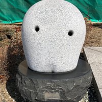ユーモラスな正面