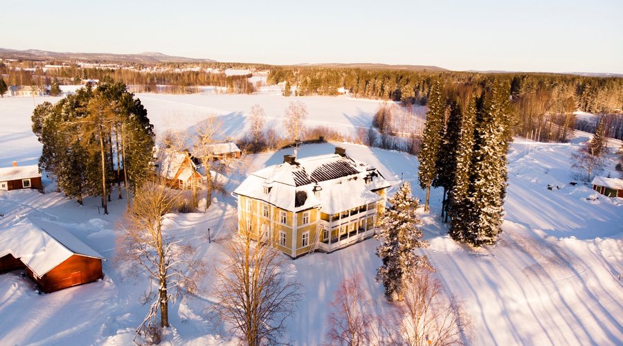 Melderstein Manor is in a scenic location close to Råneå River. The old works environment surrounding Melderstein Manor has a special harmony and atmosphere.  Melderstein Manor is situated 12 km from Råneå and the road E 4. Luleå Airport, Boden and Kalix are only 45 min away.