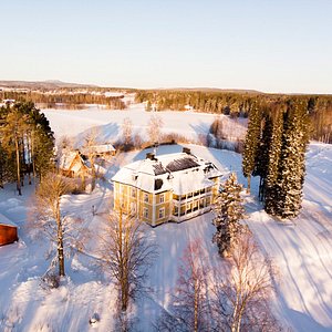 Melderstein Manor is in a scenic location close to Råneå River. The old works environment surrounding Melderstein Manor has a special harmony and atmosphere.  Melderstein Manor is situated 12 km from Råneå and the road E 4. Luleå Airport, Boden and Kalix are only 45 min away.