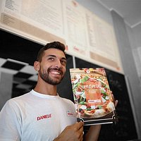 Daniele, titolare di Pizza&Arte con il nuovo menu! #noncifermiamomai