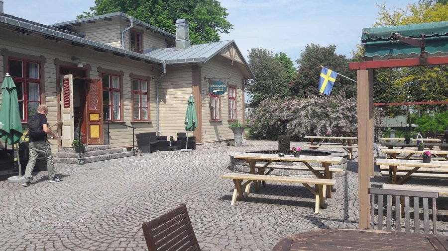 Brunnsparkens restaurang  med uteservering