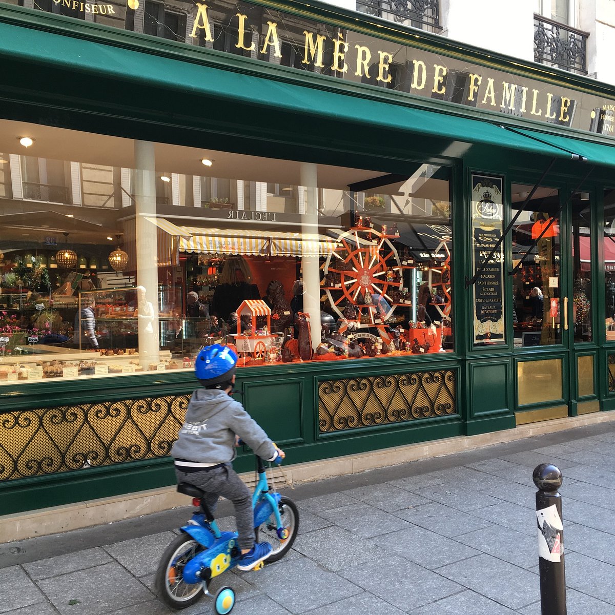 À La Mère de Famille, Montmartre, Paris, Île-de-France, France - Shop  Review