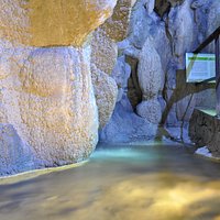 La grotta del laghetto, una delle sette grotte di Rescia