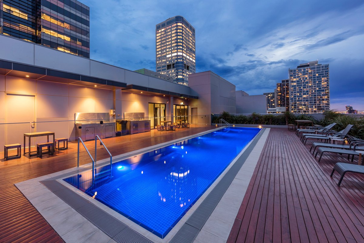 Wyndham Hotel Melbourne Pool Pictures & Reviews - Tripadvisor