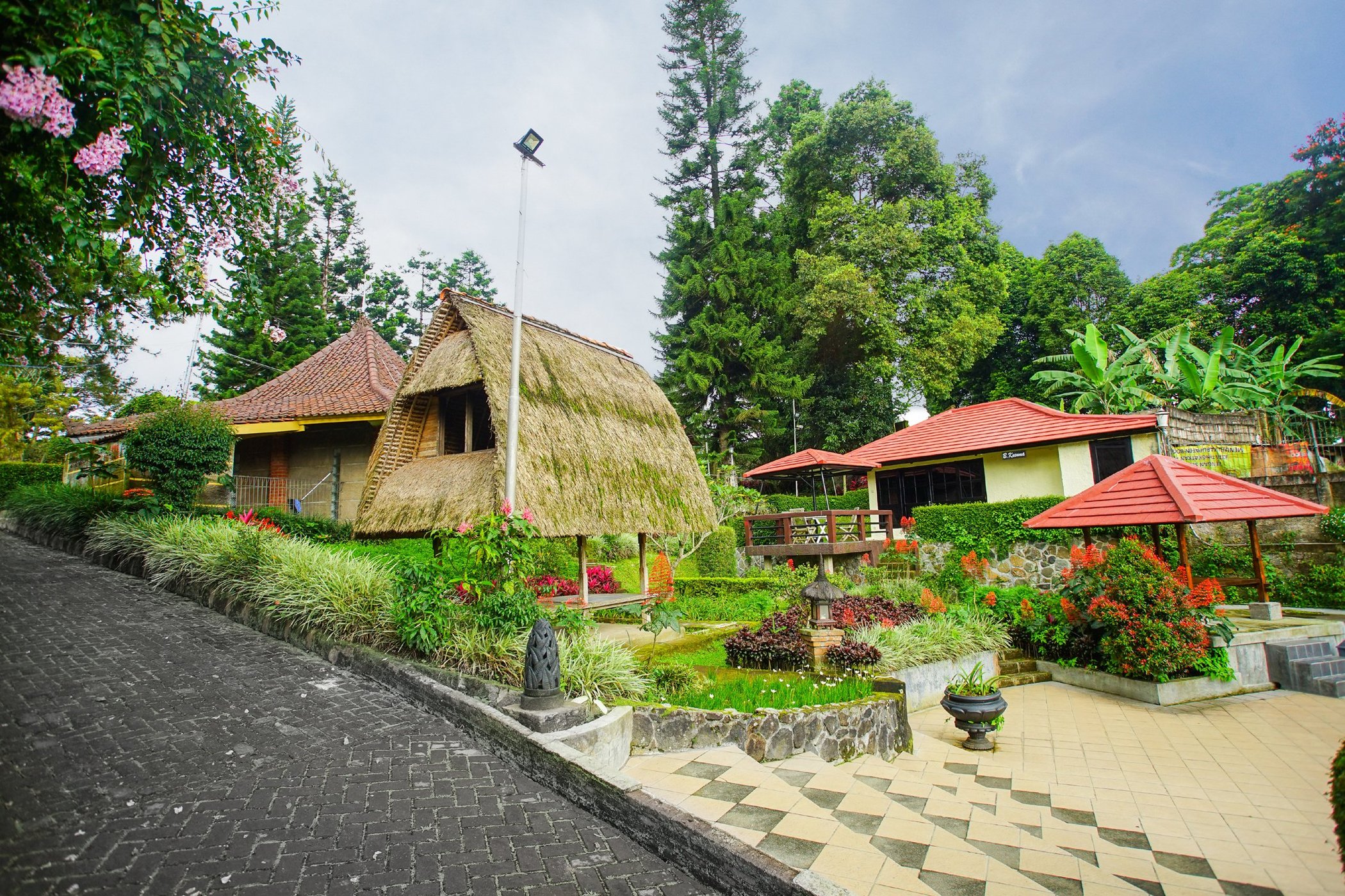 Terrace Villa Golf, Cisarua (Harga Sewa, Fasilitas, Ulasan) - Lokavilla