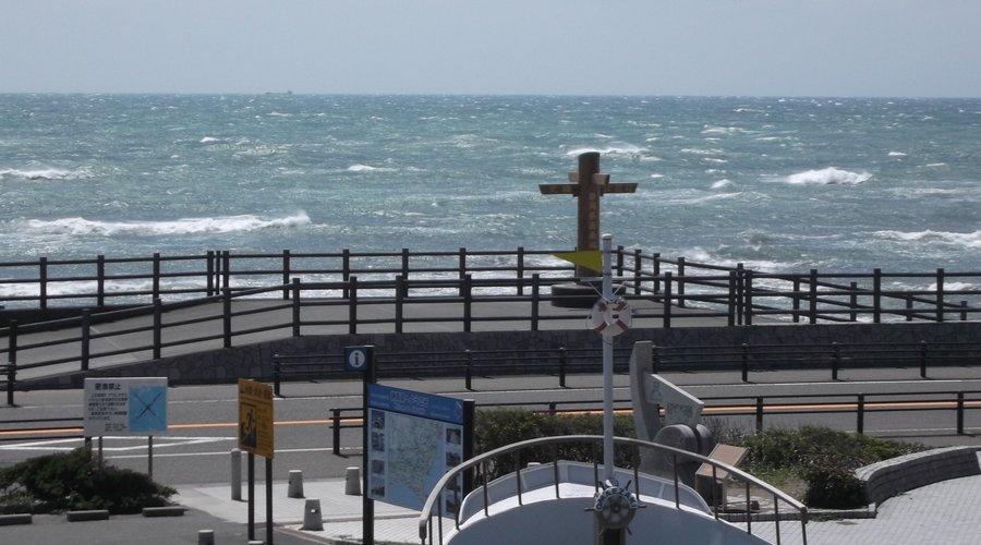 海は荒れてました