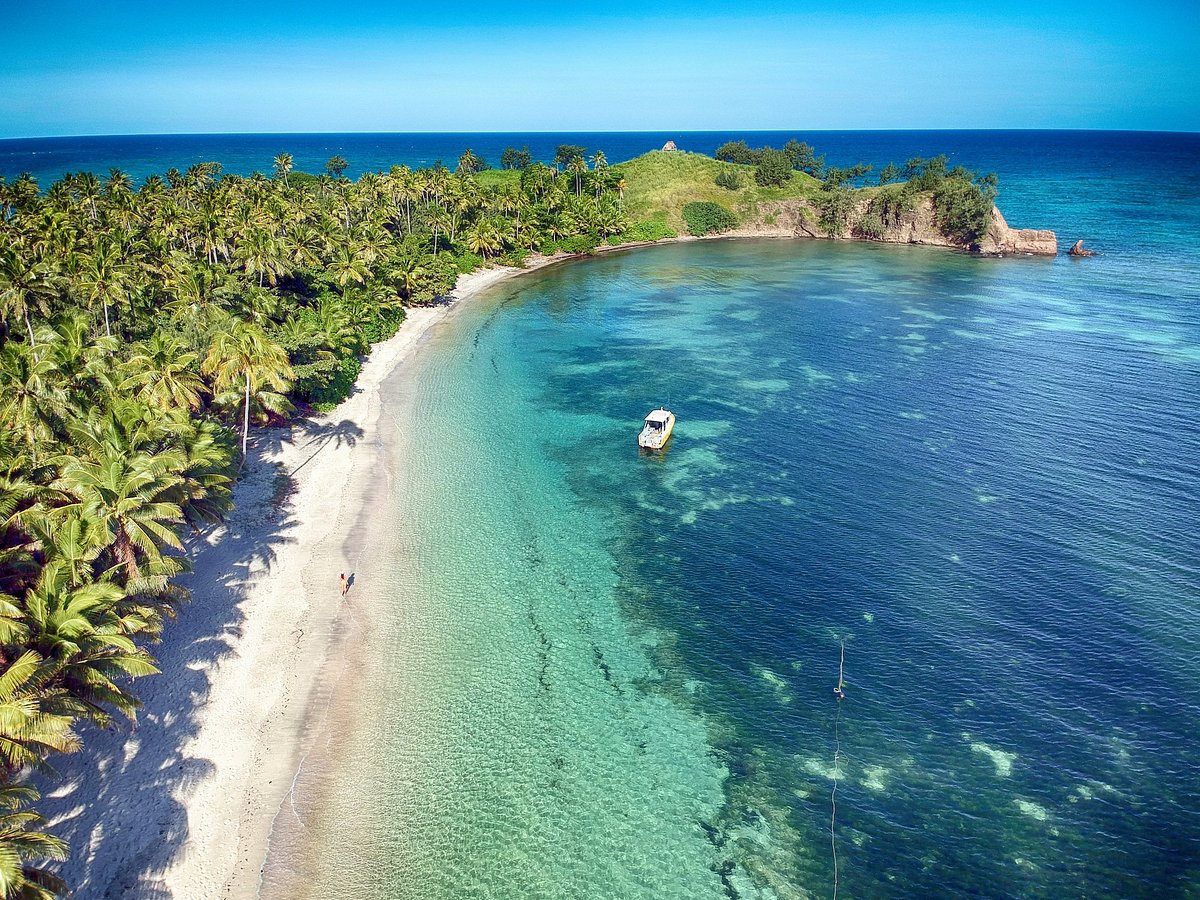 She island. Ясава (остров). Safe landing Eco Lodge. Safe Beach.